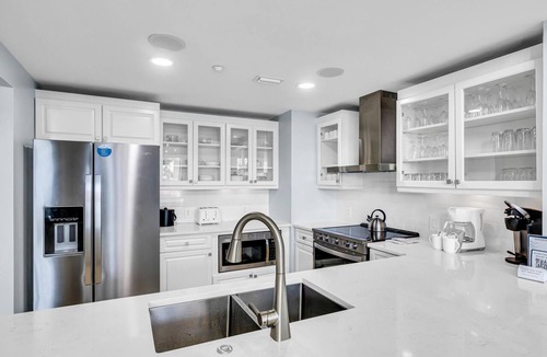 Baytowne Wharf Condo | Luxurious Bayfront Penthouse w/Stunning Views