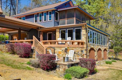 Groveoak House | Luxurious Lakefront Paradise in Scottsboro w/Dock