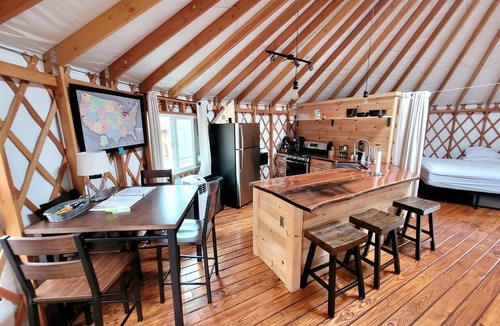 Baldwin Cabin | Luxurious Modern Yurt with Stargazing Dome near Pere Marquette River – Baldwin, Michigan