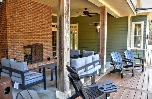 Nashville House | Luxurious Secluded Vineyard Estate with Private 32-Acre Vineyard & Fireplace Porch near Downtown Nashville, Georgia