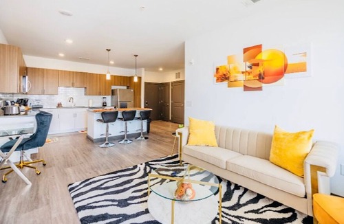 Downtown Apartment | Luxurious Unit★ Med Dist.★/Downtown★/Gated/ Pool-View★