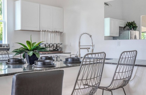 East Lake House | Luxury 10 Room Home with Huge Rooftop In ATL near Zoo,Aquarium,Stadium, and more