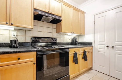 Lindridge-Martin Manor Apartment | Luxury - 2BR - Buckhead Retreat - Free Parking
