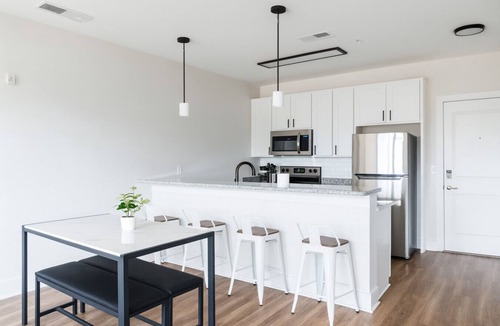 Glen Iris Apartment | 🏙 Luxury 2BR Condo | Steps from UAB Campus 5a