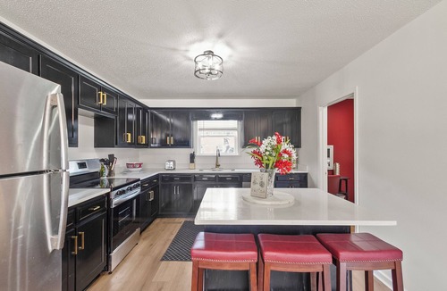 Northport House | Luxury 3 King Beds Hot Tub & Game Room Batting Cage Close to UA& River Run Park