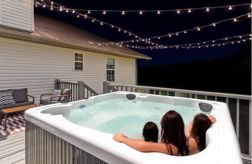 Northport House | Luxury 3 King Beds Hot Tub & Game Room Batting Cage Close to UA& River Run Park