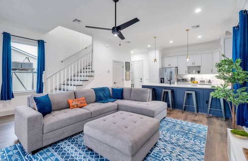 Tulane - Gravier House | Luxury 3BR Mid-City home with 3 king beds, fire pit, EV charger & parking. Steps to parade route.