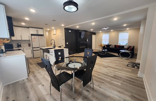 Stockbridge House | Luxury 4 Bedroom 3 Bathroom Stay in Stockbridge, GA!