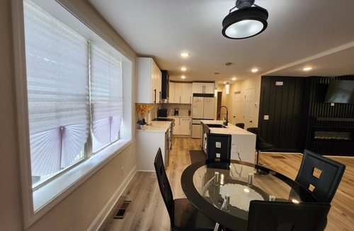 Stockbridge House | Luxury 4 Bedroom 3 Bathroom Stay in Stockbridge, GA!