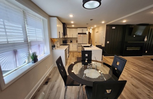 Stockbridge House | Luxury 4 Bedroom 3 Bathroom Stay in Stockbridge, GA!