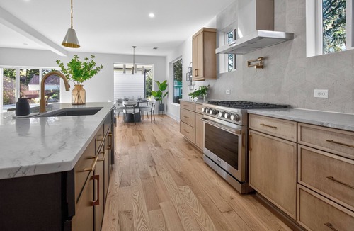 East Side House | Luxury 4BR 4 BA, Chef Kitchen, 10 min to nearby stadium, 5 min to BeltLine