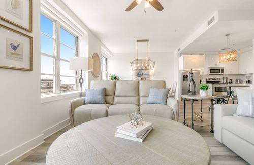 Central Business District Hotel | Luxury 4BR condo | Short Walk to Bourbon Street