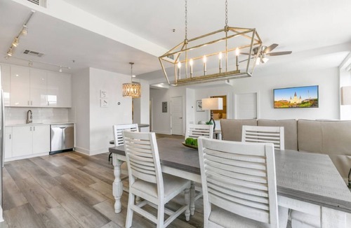 Central Business District Hotel | Luxury 4BR condo | Short Walk to Bourbon Street