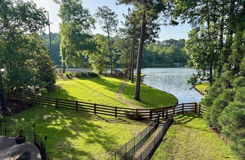 Buckhead House | Luxury 5-bedroom home on beautiful Lake Oconee with Private Pickleball court!