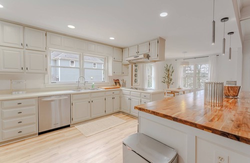 Peachtree City House | Luxury 6 bedroom 3 bathroom Minimalist Home on Lake Peachtree