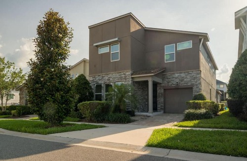 Florida Central Atlantic Coast House | Luxury and Spacious Villa with Pool and Hot Tub just minutes from Disney