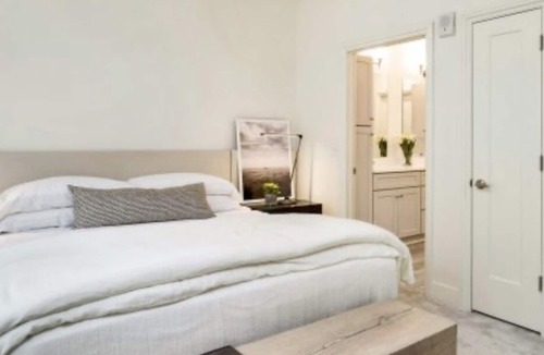 College Park Condo | Luxury Apartment w/ indoor hot tub and other amenities