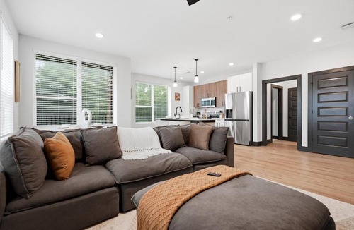 East Side Apartment | Luxury Atlanta Retreat -Near Mercedes-Benz Stadium