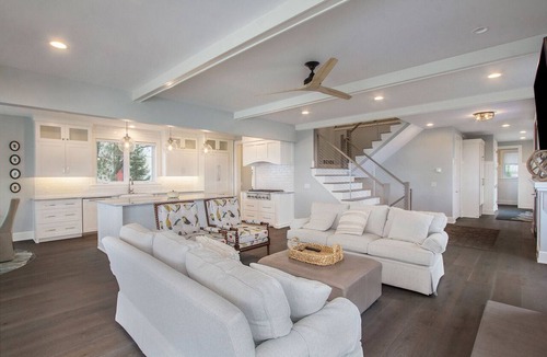 Ferrysburg Hotel | Luxury Beachfront 5b w/Hot Tub & Kayaks