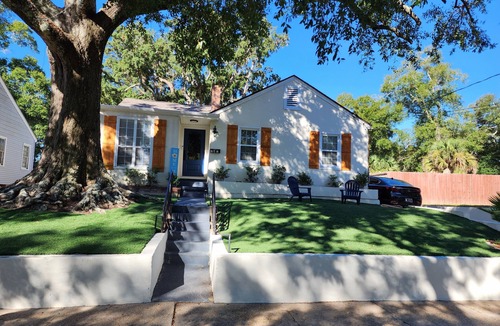 Biloxi Cottage | Luxury Bungalow close to the Beaches, Entertainment & Casinos.