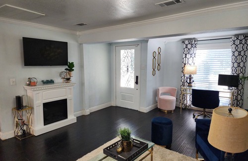 Biloxi Cottage | Luxury Bungalow close to the Beaches, Entertainment & Casinos.