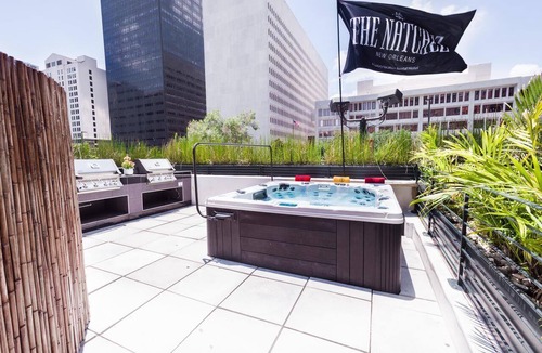 Central Business District Condo | Luxury Condo w Heated Pool & Hot Tub Near French Qtr, Great for Families, Groups