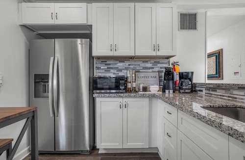 Pass Christian Cottage | Luxury Cottage Directly Across From the Beach Hot Tub Center of Downtown-Private