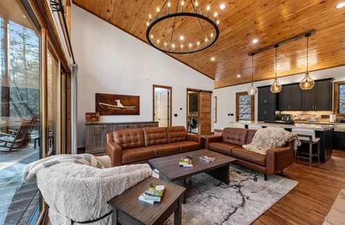Ellijay Cabin | Luxury Creekfront | 3 King Suites | Hot Tub