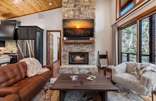 Ellijay Cabin | Luxury Creekfront | 3 King Suites | Hot Tub