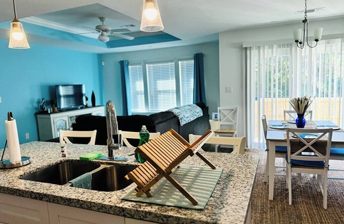 Gulfport House | Luxury Designed 3-bdrm home offering a high-quality stay with Central utilities.
