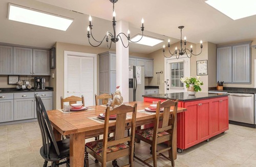 Mentone House | Luxury Estate Cragsmere Manor, Event Space! HotTub