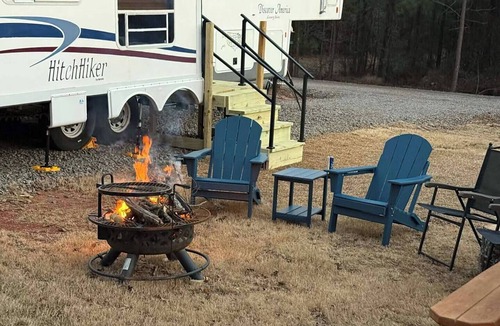 Taylor House | Luxury Glamping RV Sleeps 4 Hot Tub All Resort Amenities Near Lake Claiborne