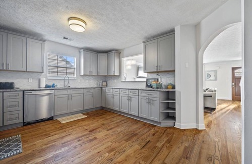 Decatur House | Luxury Home , 6 Bedrooms, Sleeps 18+