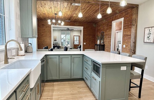 Nashville House | Luxury Home Near Crater of Diamonds 3 King Beds 2 Full Baths Sleeps 7
