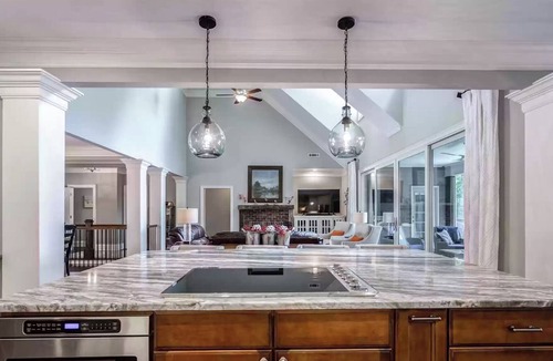 Eatonton House | Luxury Lake Escape with game room and hot tub!