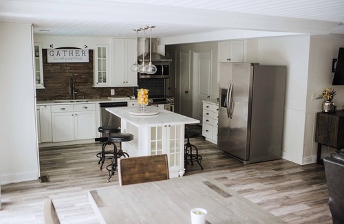 Shelby House | LUXURY LAKE HOUSE & DOG CONDO