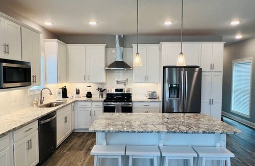 Augusta House | Luxury Medical District Home, EV Charger, Gated #7