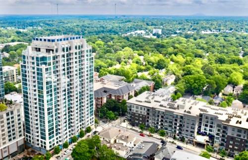 Old Fourth Ward Apartment | Luxury Midtown Skyline Retreat