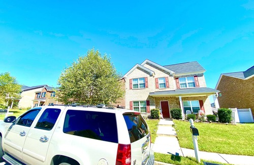 Stockbridge House | Luxury Retreat with Quite Oasis & Community Pool 6 bedroom 3.5.