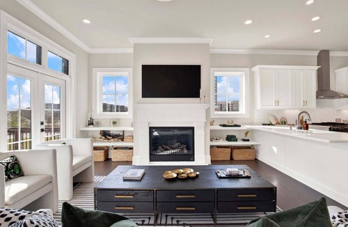 Hitch Village - Fred Wessels Homes House | Luxury Riverfront Retreat in the Eastern Wharf | Heated Pool Access