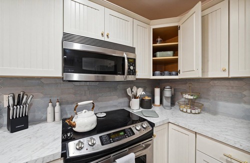 Downtown Toledo House | Luxury Townhome-Walk everywhere in Downtown Toledo! 2brs, 2.5baths. Garage!