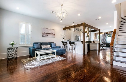 Faubourg Lafayette House | Luxury Townhouse close to FQ & City Hot Spots