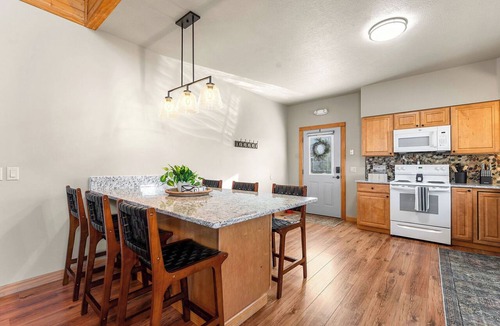 Cotter Cabin | Luxury Vacation Cabin on the White River