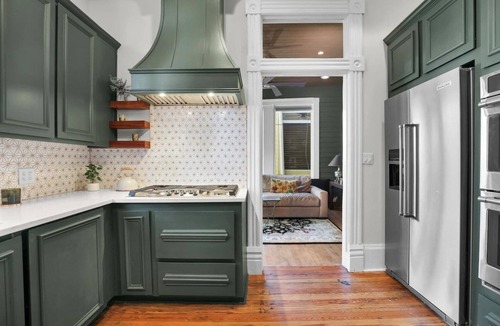 Historic Downtown Savannah House | Luxury Victorian near Forsyth Park/Heated Private Pool/Gated Parking