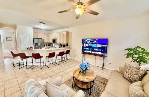 Tuscan Ridge House | Luxury Village 4BR Pool Home near Disney Parks