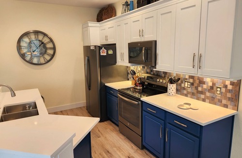 Windsor Hills House | LUXURY WINDSOR HILLS 4 BR 5BA POOL & SPA HOME 2.5 MILES to DSNY +
