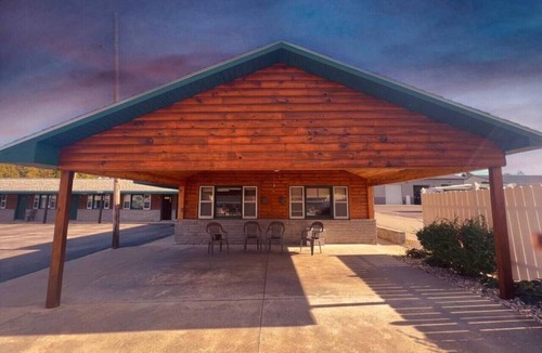 Onaway Cabin | Lyons in Onaway - 2 Full Beds - Room 4 - Sleeps 4