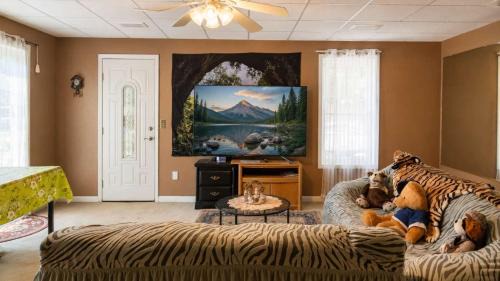 Mableton House | Mableton 4BR - Near Truist Park & Six Flags