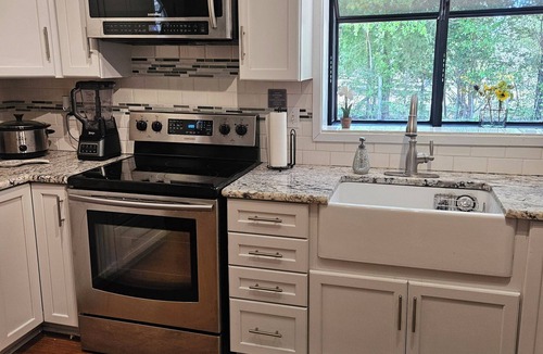 Brewton House | Mady's Happy Place is a charming 3 bedroom, 2 bath home near historic downtown