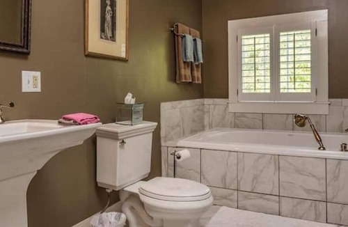 Franklin Apartment | Magical stay at The Fairfax House E